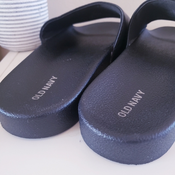 Old Navy Canada Slides - 8 - 9 - Picture 4 of 8